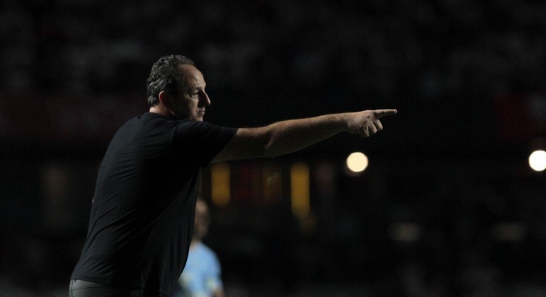 Rogério Ceni comandando partida do São Paulo