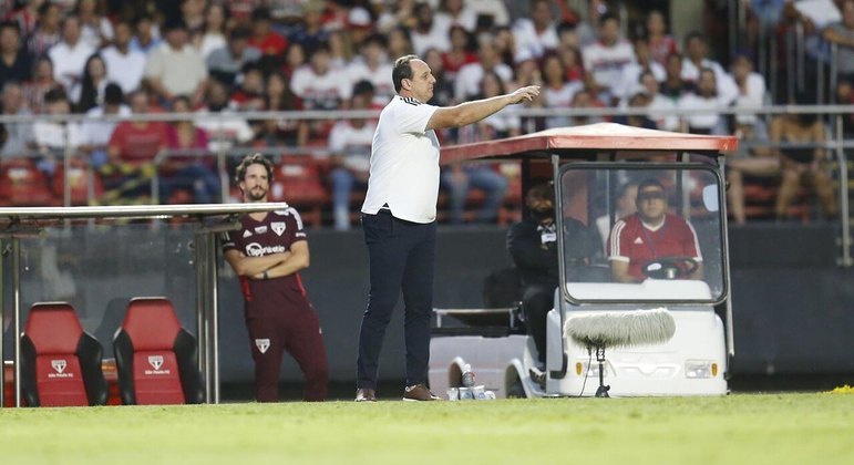Rogério Ceni em partida contra o Corinthians