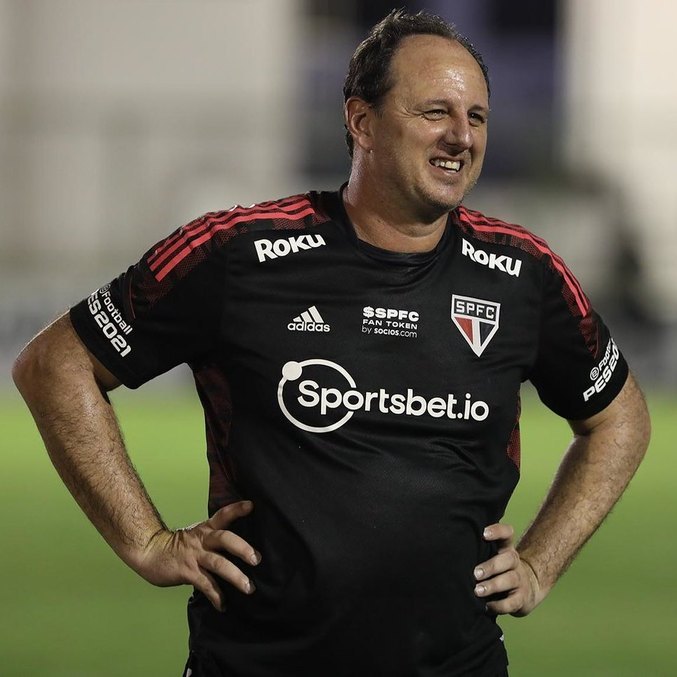 Quem é o maior artilheiro de várzea do mundo ? É Rogério Love