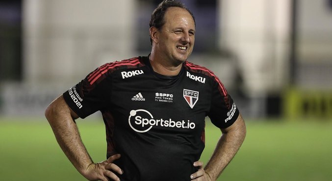 Técnico Rogério Ceni comanda treino do São Paulo