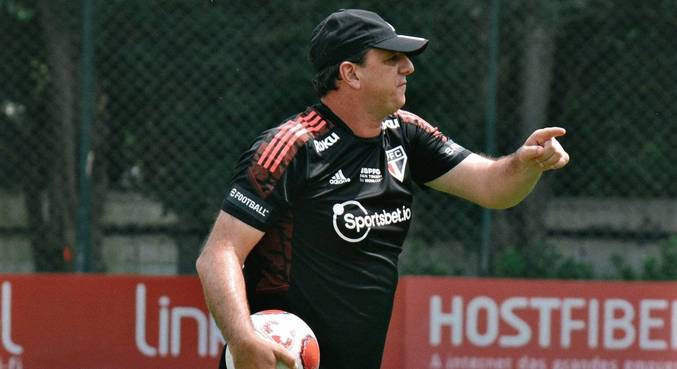 Rogério Ceni comandou treino do São Paulo na manhã desta quarta-feira