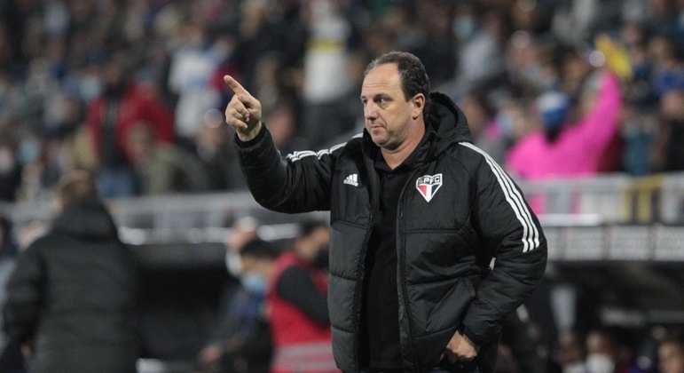 Rogério Ceni comandando jogo do São Paulo
