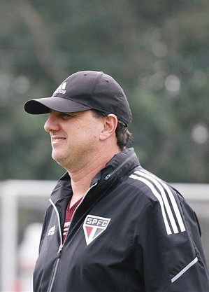 Rogério Ceni comanda treino do São Paulo