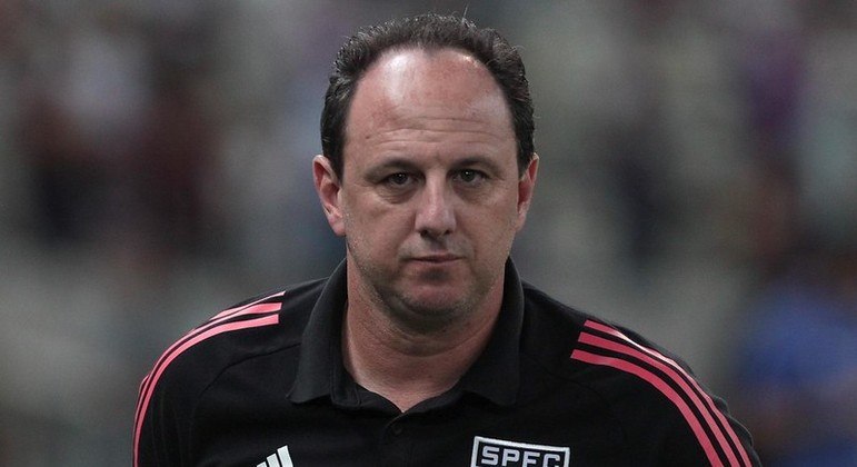 Rogério Ceni em partida contra o Fortaleza pelo Brasileirão
