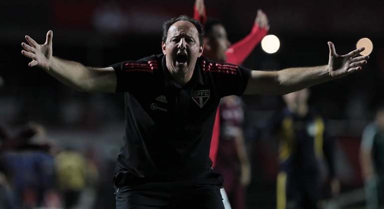 Rogério Ceni em partida pelo São Paulo contra o Fluminense