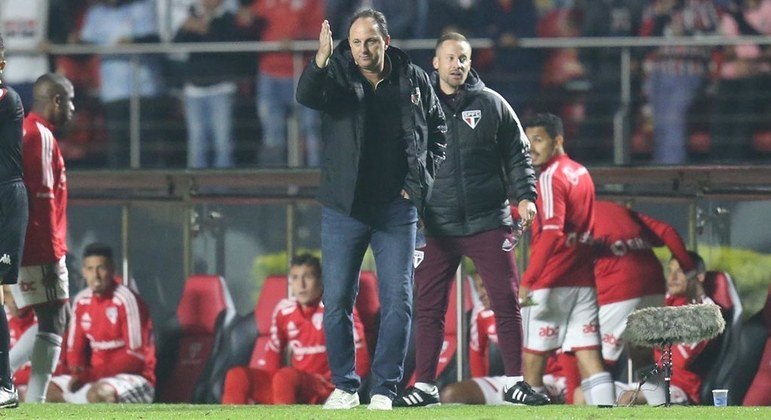 Rogério Ceni comanda o São Paulo em derrota para o Palmeiras