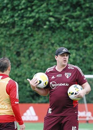 Rogério Ceni comanda treino do São Paulo 