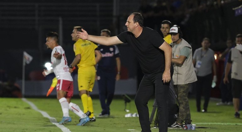 Rogério Ceni no duelo contra o Bragantino