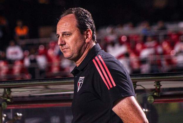 Ídolo do São Paulo, Rogério Ceni também não foi páreo para a pressão externa e acabou demitido do Tricolor paulista. O ex-treinador deixou o clube depois de 106 jogos, com 49 vitórias, 28 empates e 29 derrotas. O SP anunciou a contratação de Dorival Júnior como técnico