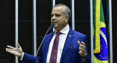 Senador criticou papel de Moraes nas investigações 
