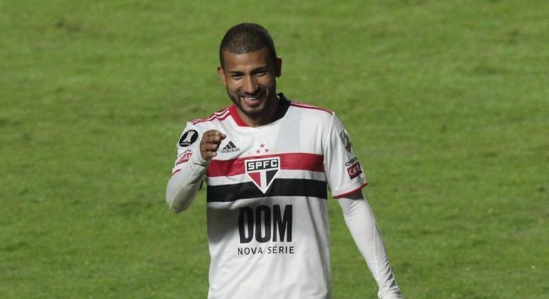 Rojas - o atacante equatoriano de 32 anos tem valor estipulado em 1,4 milhões de euros (cerca de R$ 8,6 milhões). Tem contrato até dezembro desse ano. 