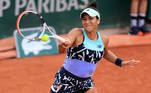 Heather Watson, com um uniforme cheio de cores e uma estampa chamativa, atraiu atenções