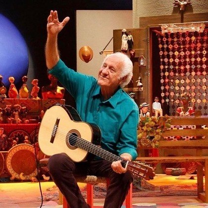 Rolando BoldrinO ator, cantor, compositor e apresentador morreu no dia 9 de novembro, aos 86 anos, em São Paulo. A informação foi confirmada pela TV Cultura, na qual ele apresentava o Sr. Brasil