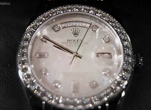 Rolex S.A. é uma empresa fabricante de relógios de pulso de luxo, fundada em Londres no ano de 1905 sob o nome de Wilsdorf & Davis pelo relojoeiro alemão Hans Wilsdorf e Alfred Davis. Fabrica anualmente cerca de 2 milhões de relógios e tem sede em Genebra. 