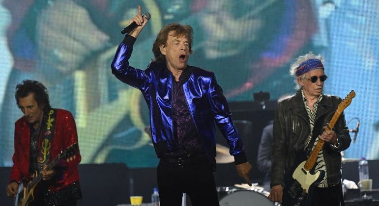 Ron Wood, Mick Jagger (centro) e Keith Richards em show na Alemanha, na última quarta (27)