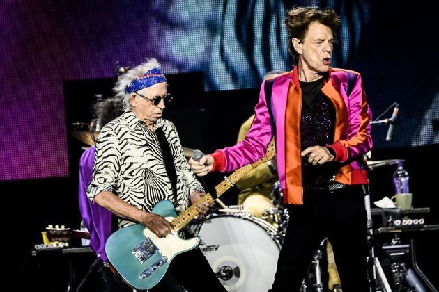 The Rolling Stones ocupam dois lugares no ranking, com A Bigger Bang Tour (2005-2007) e No Filter Tour (2017-2021). Os shows arrecadaram R$ 2,8 bilhões e R$ 2,7 bilhões, respectivamente 