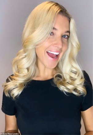 Continue ao redor de toda a cabeça, escove com um pente largo ou escova macia, finalize com spray de cabelo e pronto