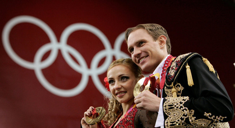 Tatiana Navka e Roman Kostomarov cosquitaram o ouro em Turim, na Itália
