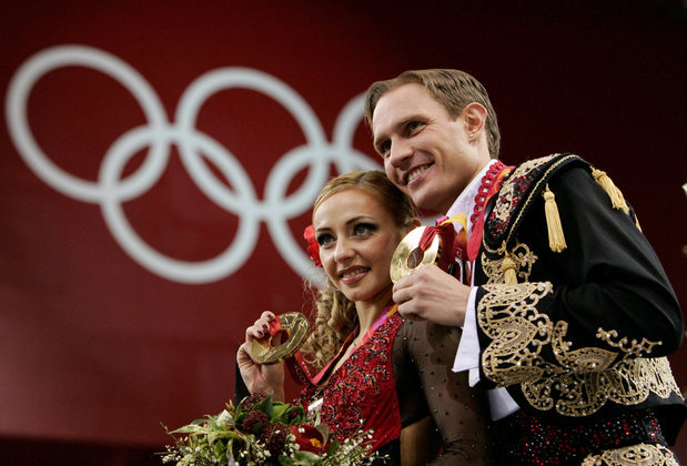 Roman Kostomarov conquistou a medalha de ouro da patinação artística dos Jogos Olímpicos de Inverno de 2006, que aconteceu em Turim. No entanto, há um mês o russo tem lutado pela própria vida e está em situação crítica de saúde.O atleta já teve os pés e parte das mãos amputados por causa de problemas decorrentes de uma pneumonia.Entenda: