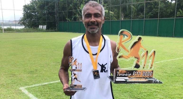Gol de placa! Romário anota golaço com direito a chapéu e chute de trivela; veja
