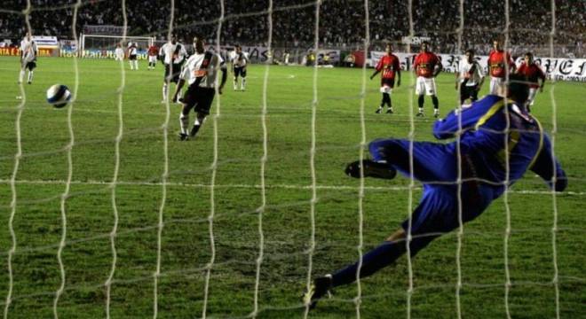 Relembre pênaltis clássicos que fizeram a história do futebol, topper