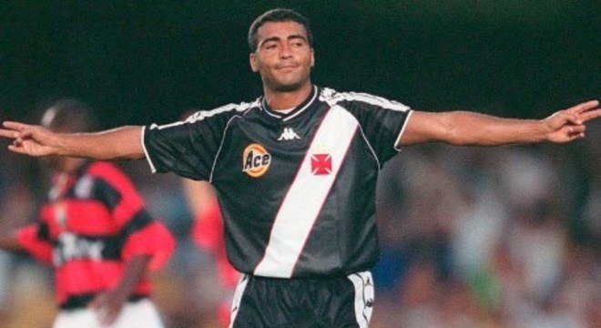 Romário - Revelado no Vasco, teve outras passagens como jogador. Em 2007, chegou a ser treinador e jogador paralelamente.