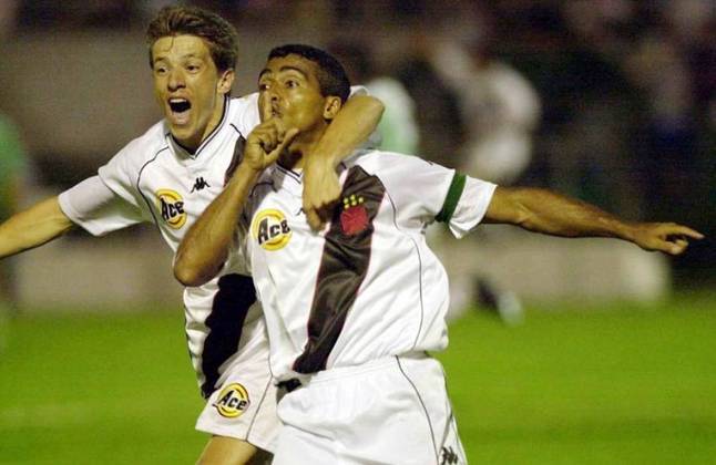 Depois de dois anos fora dos gramados, Romário decidiu retornar ao futebol para realizar um sonho do seu pai: que jogasse pelo América- RJ. Atuou duas partidas oficiais pela equipe na segundona carioca, aos 42 anos