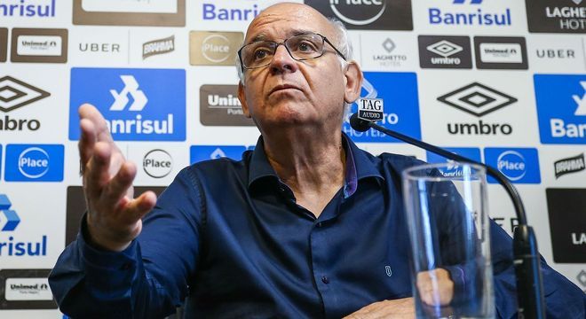 Presidente do Grêmio, preocupado. "Futebol não pode ir para a fogueira"