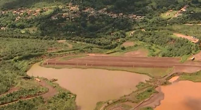 Mais 75 pessoas tiveram que sair de casa por risco de barragem se romper em MG