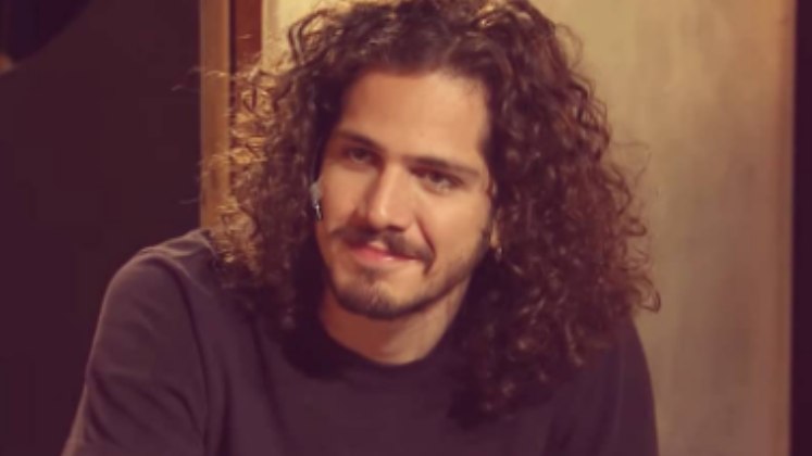 O primeiro trabalho de Rômulo Weber na Record TV foi na novela Jesus, exibida em 2018. Também nascido no Rio de Janeiro, o artista de 31 anos se divide entre as câmeras e o palco: além de ator, Rômulo é vocalista da banda Guaporés. Agora, o ator integra o elenco da superprodução Reis