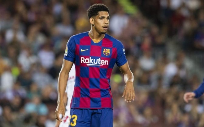 Ronald Araújo (Zagueiro - 23 anos - Barcelona) - Valor de mercado: 35 milhões de euros (R$ 192,5 milhões). Ronald Araújo (Zagueiro - 23 anos - Barcelona) - Valor de mercado: 35 milhões de euros (R$ 192,5 milhões).