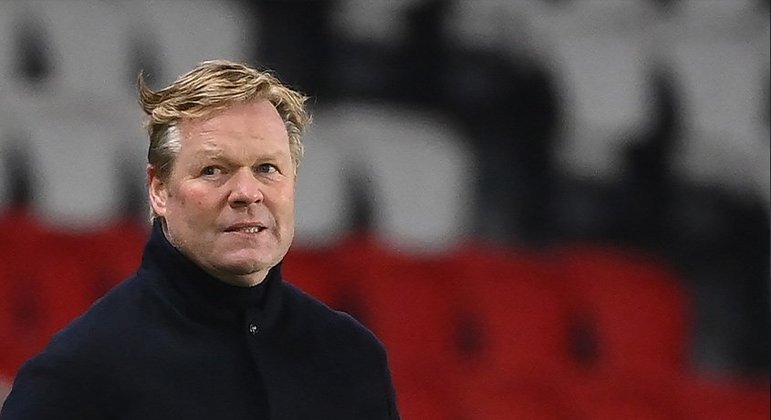 Ronald Koeman (Holanda) - 58 anos - Último clube: Barcelona - Ficou livre no mercado em 27 de outubro após começo de temporada ruim pelo Barcelona. Chegou a ser campeão da Copa do Rei 2020/2021 pelo Barça. Também já comandou times como a seleção da Holanda, Ajax, PSV e Benfica