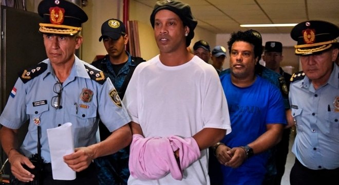 Ronaldinho e o irmão Roberto de Assis Moreira, estão presos há cinco meses