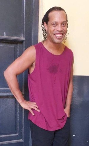 Sorrindo, até na cadeia paraguaia