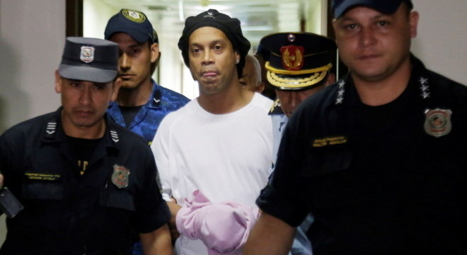 Ronaldinho está preso desde a última sexta-feira