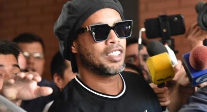 Ronaldinho Gaúcho e o irmão eram esperados no Brasil neste fim de semana