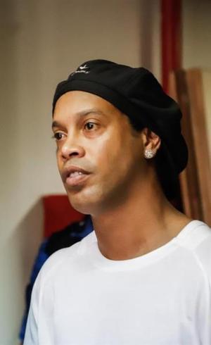 Ronaldinho está com 40 anos