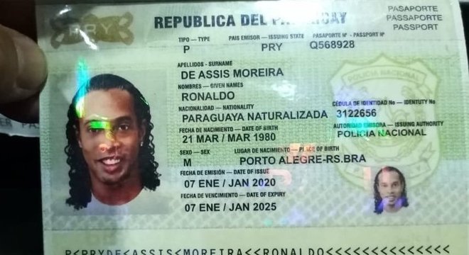 O passaporte falsificado. Ronaldinho, paraguaio naturalizado. Vergonha