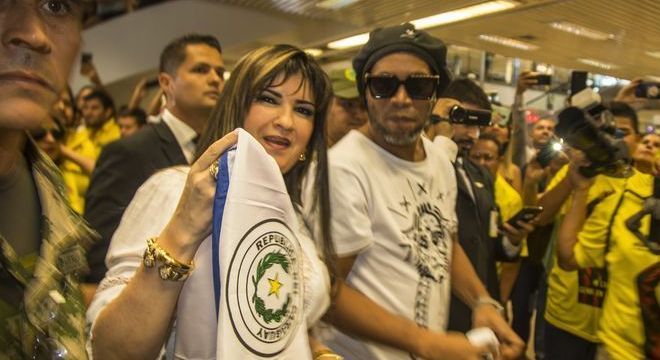 Empresária que levou Ronaldinho ao Paraguai. Presa. Suspeita de lavagem de dinheiro