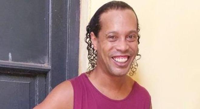 Ronaldinho tem atendimento especial em presídio no Paraguai