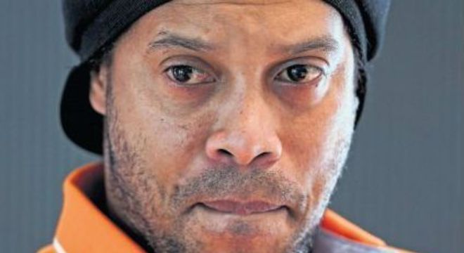 Churrasco, refrigerante. Preso em uma cadeia do Paraguai. 40 anos de Ronaldinho