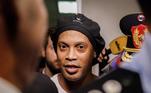 A liberdade concedida a Ronaldinho Gaúcho e ao seu irmão Roberto Assis, nesta segunda-feira (24), encerra um período de quase seis meses de angústia, em que ambos estiveram na cadeia e depois foram transferidos para prisão domiciliar, no Paraguai, acusados de falsificação de passaportes para a entrada no país. Leia mais