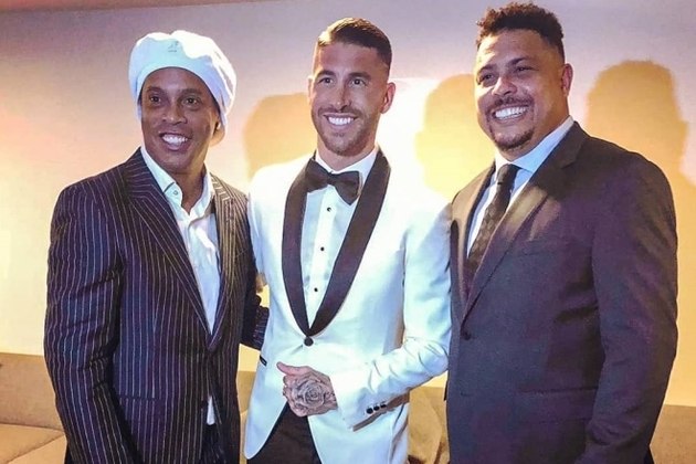 Rolê aleatório: Ronaldinho Gaúcho ganha Aston Martin de sheik