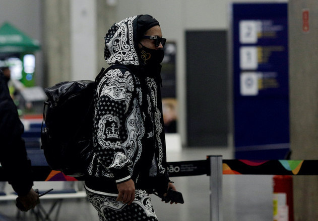 Ronaldinho Gaúcho voltou para o Brasil em voo fretado, mas não teve a conveniência de desembarcar na pista do aeroporto