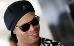 Já no aeroporto de Assunção, Ronaldinho se mostrou mais tranquilo para finalmente voltar para o Rio de Janeiro, onde os dois vão morar em condomínio na Barra da Tijuca, na zona oeste da cidade