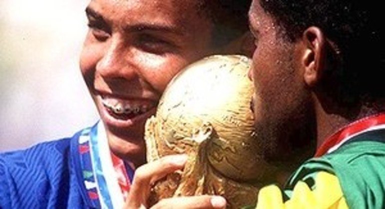 Ronaldo na Copa de 1994. Foi para ganhar experiência e maturidade. Aproveitou. Foi melhor do mundo