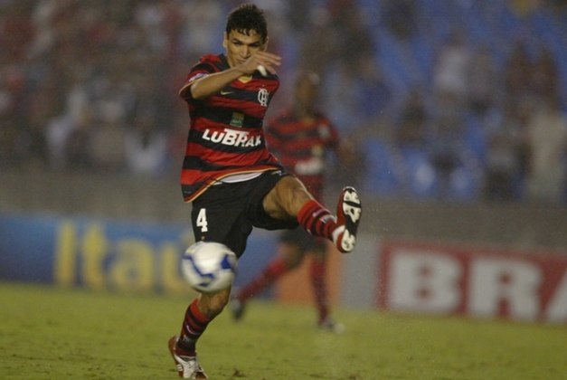 Ronaldo Angelim: A cabeçada de Ronaldo Angelim, após cobrança de escanteio de Petkovic, no Maracanã, deu ao Flamengo o hexacampeonato brasileiro. Em 2009, o zagueiro tornou-se herói e um dos grandes nomes da história do clube.