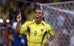 Ronaldo também foi unanimidade na temporada anterior à Copa do Mundo de 1998. O brasileiro levou Bola de Ouro e The Best para casa, mas com a seleção os resultados não foram tão satisfatórios. A vencedora do Mundial em 98 foi a França, enquanto o Brasil ficou com o vice-campeonato