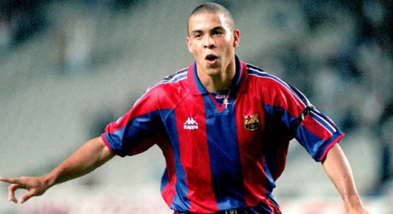 Ronaldo - Do PSV para o Barcelona (1996) - Valor: €15 milhões - Grande destaque do PSV em 1995/96 e melhor do mundo do mesmo ano, Ronaldo chegou ao Barcelona como uma grande promessa e que elevaria o patamar da equipe catalã