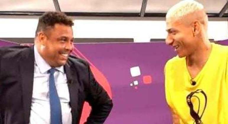 Ronaldo e Richarlison. Encontro termina com a dança do pombo